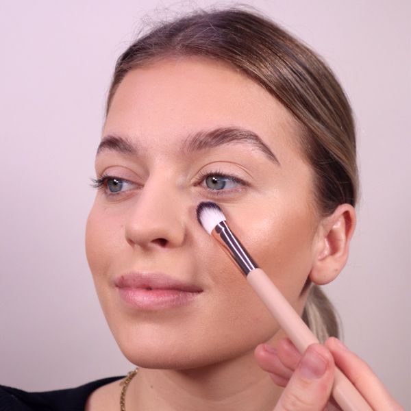 330 Brightening Concealer Brush från Makeup Mekka – bild 2