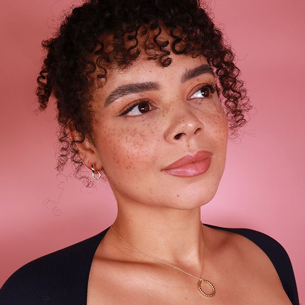 Golden Twist Circle Necklace från Makeup Mekka – bild 3