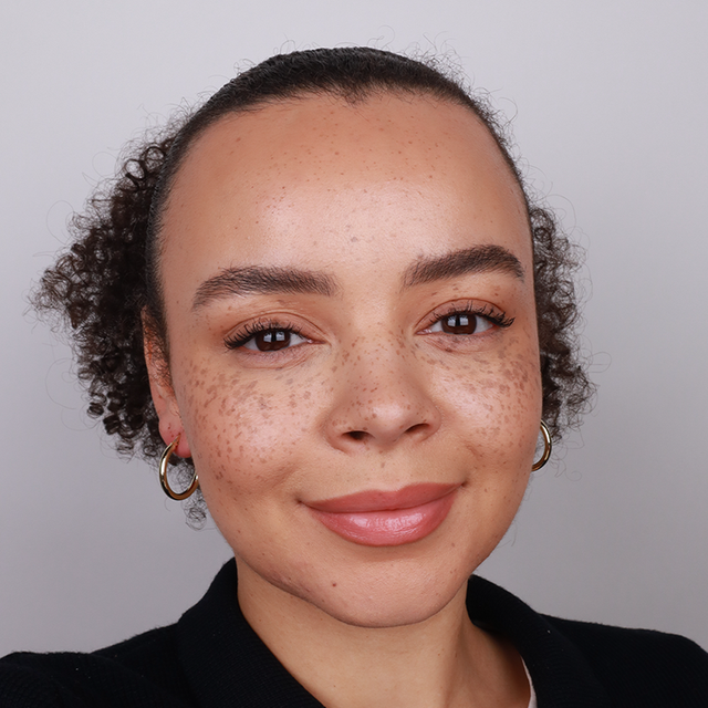 Essential Huggie Hoops från Makeup Mekka – bild 4