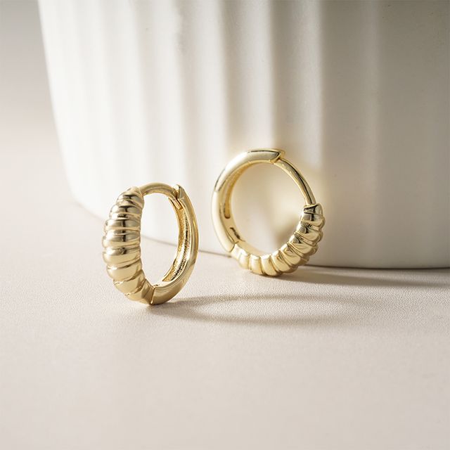 Hush Huggie Hoops från Makeup Mekka – bild 2