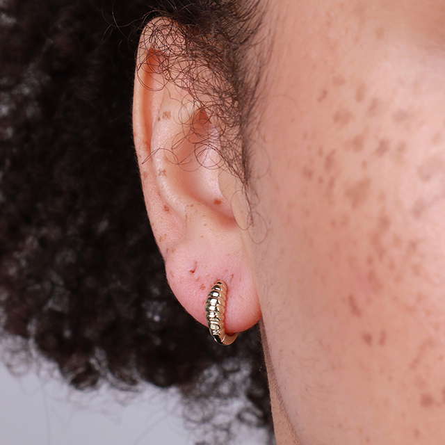 Hush Huggie Hoops från Makeup Mekka – bild 3