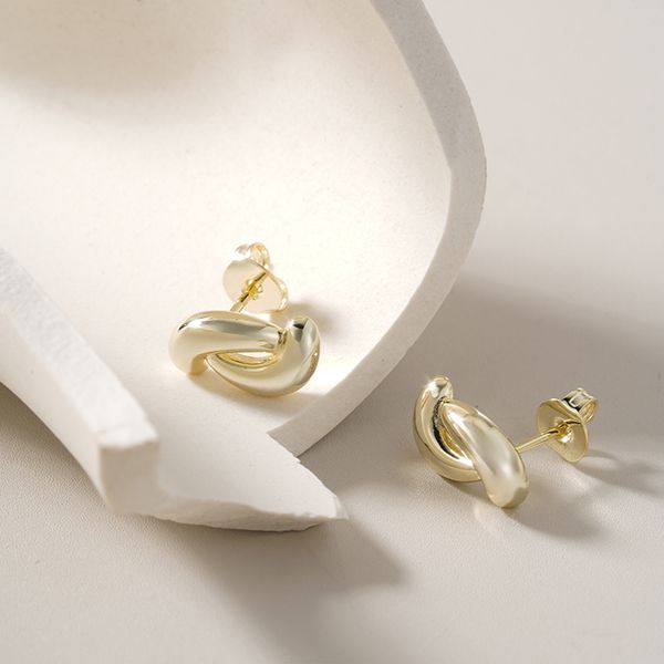 Twist & Turn Earrings från Makeup Mekka – bild 2