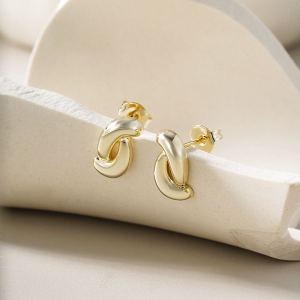 Twist & Turn Earrings från Makeup Mekka – bild 4