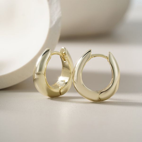 Luxe Chunky Huggie Hoops från Makeup Mekka – bild 4