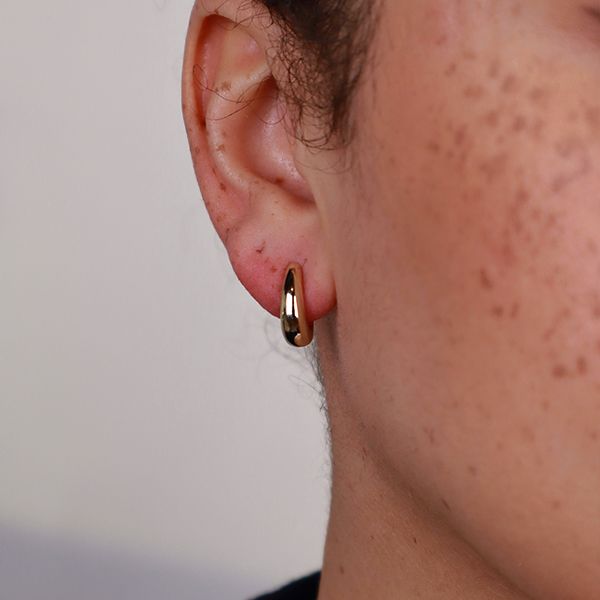 Luxe Chunky Huggie Hoops från Makeup Mekka – bild 5