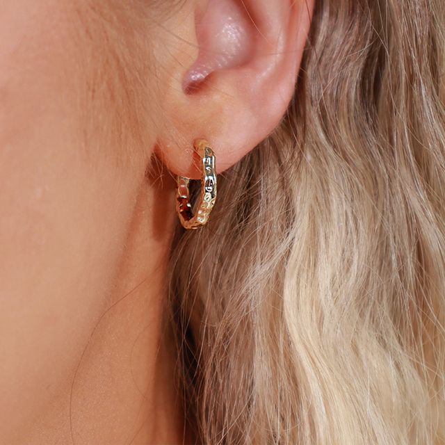 Stellar Huggie Hoops från Makeup Mekka – bild 4