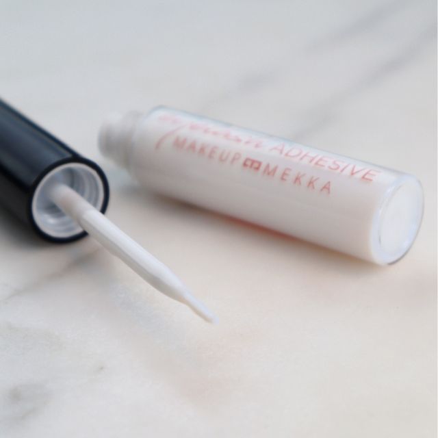 Eyelash Adhesive - Brush On från Makeup Mekka – bild 2
