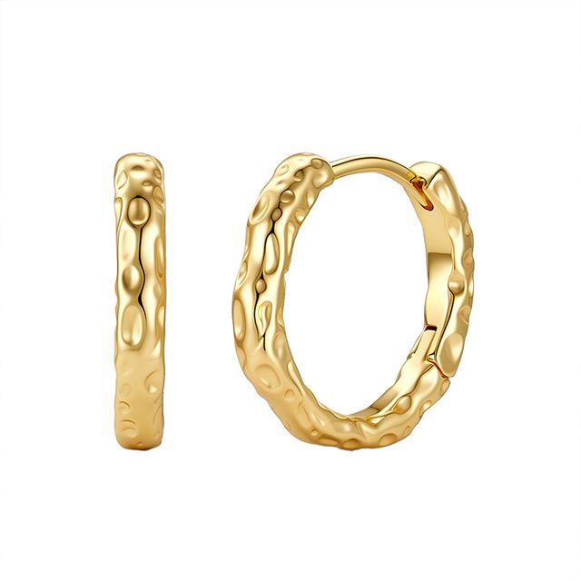Stellar Huggie Hoops från Makeup Mekka